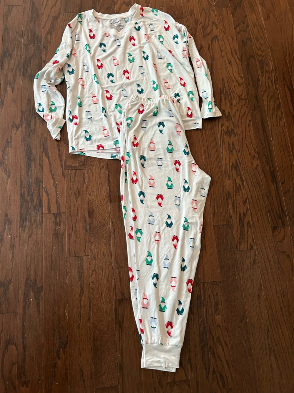 White gnome  Print Pajama Set - Long Sleeve & Jogger Pants
